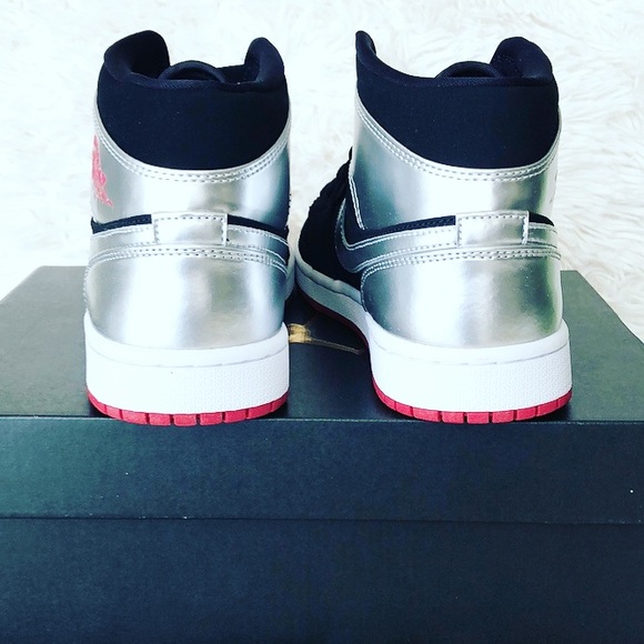 NIKE AIR JORDAN 1 MID SNEAKERS - Picture 5 of 9